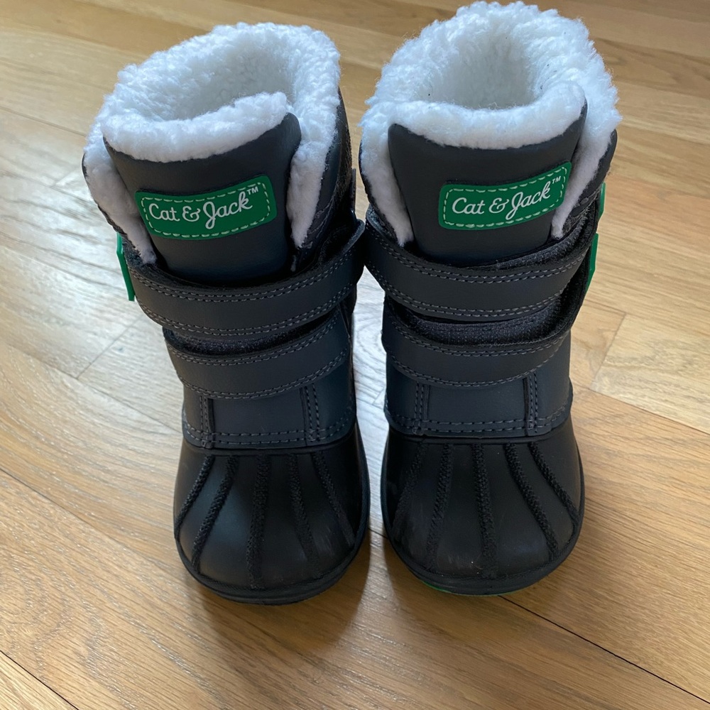 Cat & Jack 7 Black Boots with White Lining